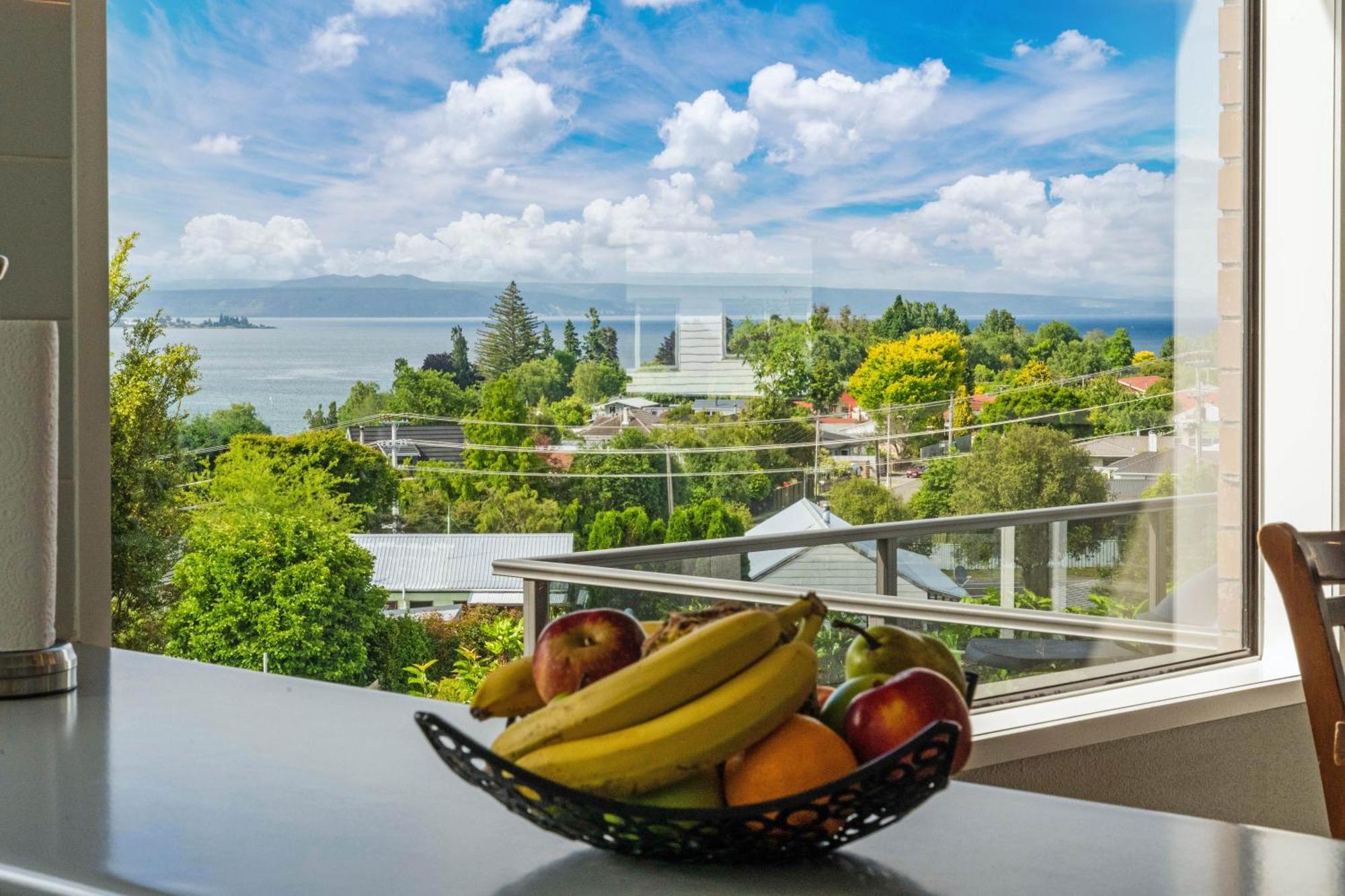 Ngaio Views - Lake Taupo Holiday Home Zewnętrze zdjęcie